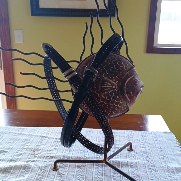 EUC MENS LEATHER BELTS - Picture 1 of 4